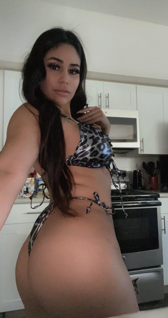 Ragazza escort disponibile per incontri sessuali a pagamento senza problemi