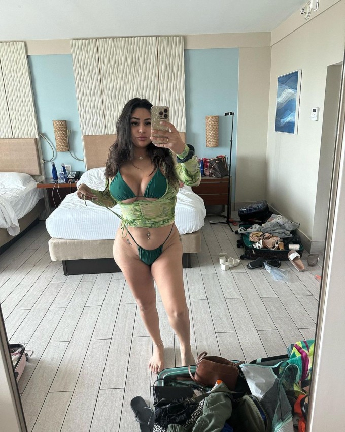 Ragazza escort disponibile per incontri sessuali a pagamento senza problemi