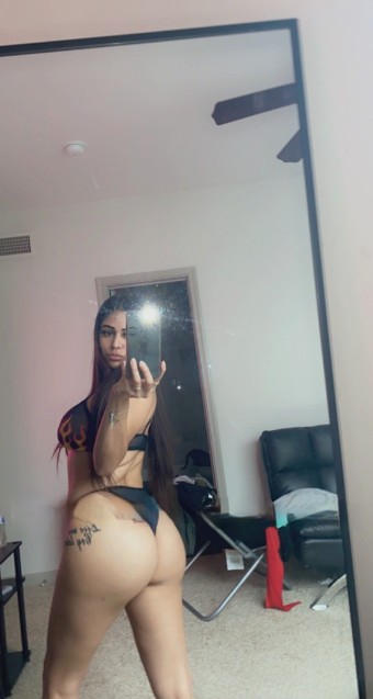 Ragazza escort disponibile per incontri sessuali a pagamento senza problemi