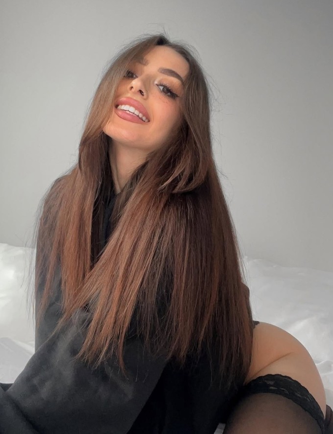 Disponibile per massaggi erotici e sesso senza esclusione di colpi