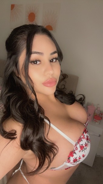 Ragazza escort disponibile per incontri sessuali a pagamento senza problemi Ragazza escort disponibile per incontri sessuali a pagamento senza problemi